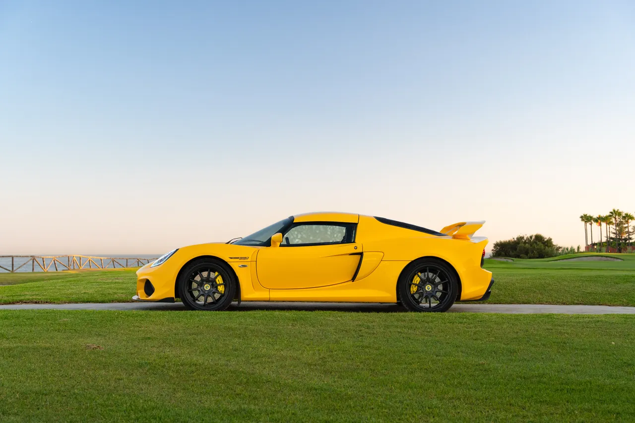 Full side profile of the Classic Yellow Exige — the whole flank, door to rear quarter
